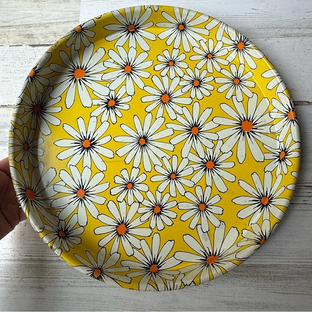 Vintage 1960s Mid Century Modern Large Round Metal Daisy Serving Tray